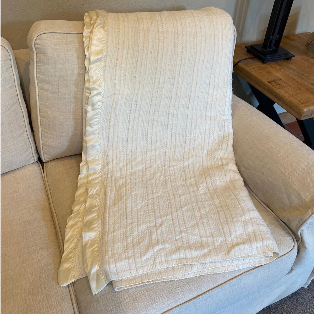 Vintage Soft Acrylic Thermal Full Blanket with Satin Trim Ivory 78 x 84 USA